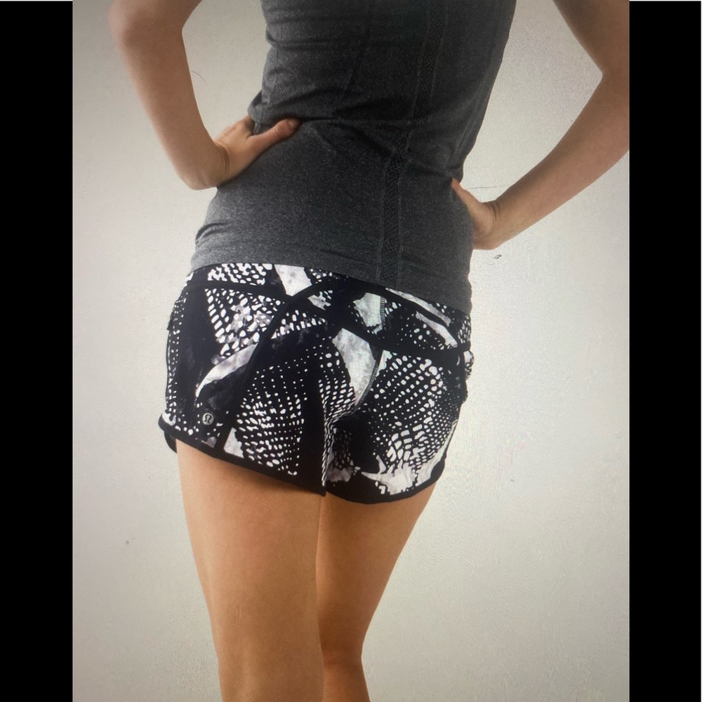 Lululemon Tracker Short III *4-way Stretch